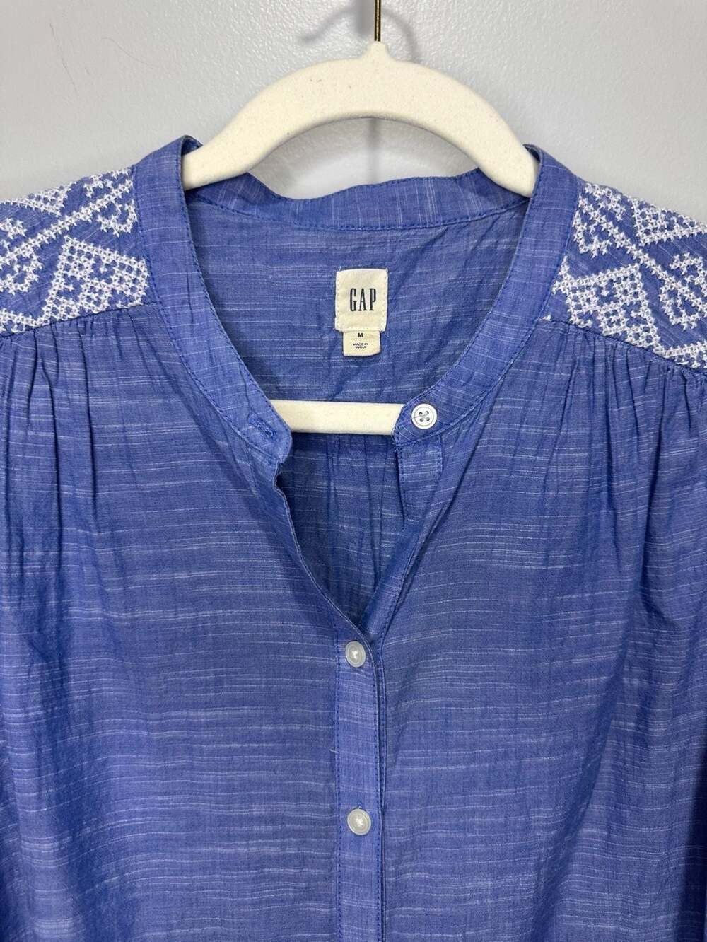 Gap Sleeveless Embroidered Yoke Button Down Shirt Size M - Picture 2 of 6